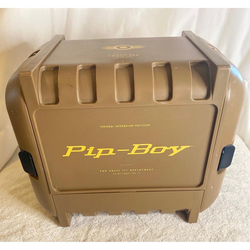 Fallout 4 Pip-Boy Edition Wearable Replica Vault 111 Crate & Manual Bethesda
